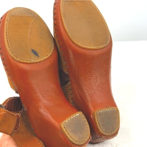 Natural Soul Women’s 8M Brown Leather Sandals with Hook Closure Cute Stitching - Picture 6 of 8